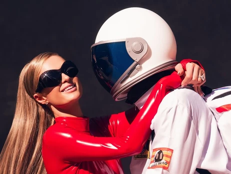 Пэрис Хилтон накануне Хэллоуина повторила образ Бритни Спирс из ее клипа