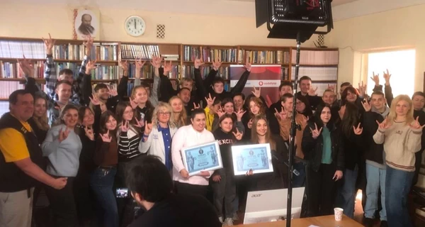 Впервые в Украине зафиксирован рекорд по самому массовому написанию диктанта жестовым языком