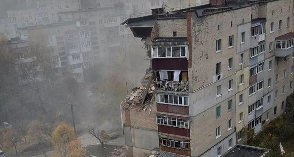 У Хмельницькому вибух газу зруйнував три поверхи будинку, постраждали п'ять людей