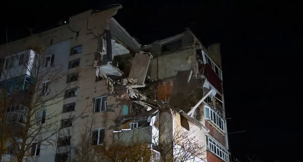 Взрыв в Хмельницком: под завалами может быть женщина, версия с газом - не окончательная