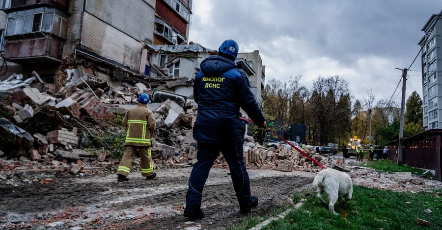 Під завалами будинку у Хмельницькому, де стався вибух, знайшли тіла двох людей