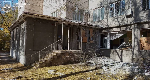 В результате обстрела детской больницы в Херсоне пострадали девять человек