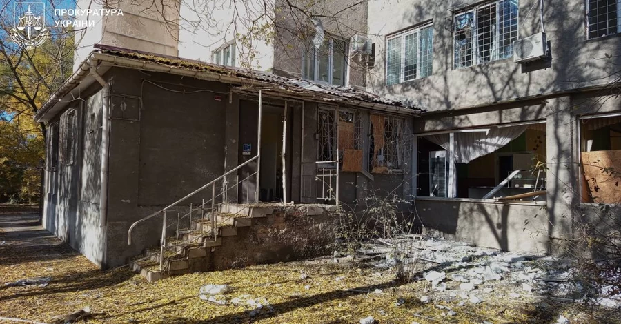 В результате обстрела детской больницы в Херсоне пострадали девять человек