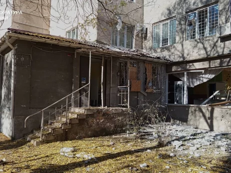 В результате обстрела детской больницы в Херсоне пострадали девять человек