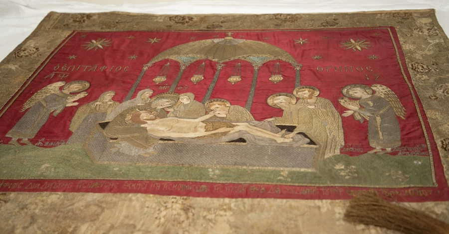 У Києві показали відреставровану плащаницю XVIII століття з Маріуполя