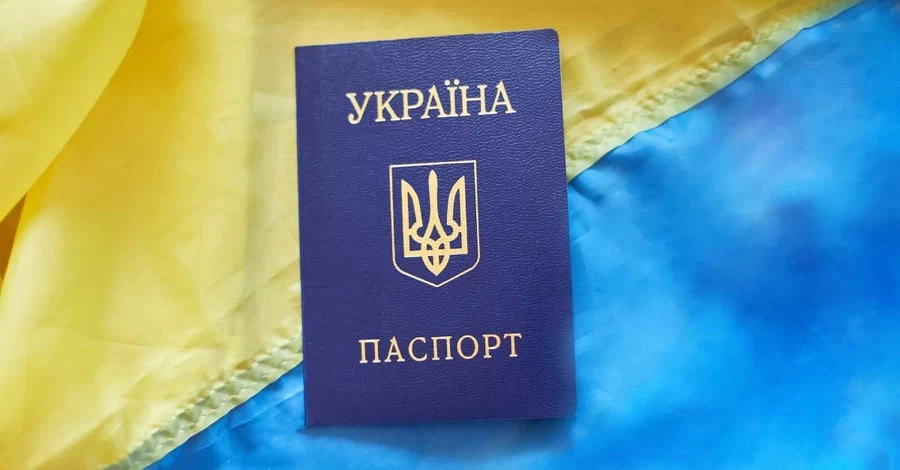 МЗС попередило українців про зміни в оформленні закордонних паспортів 