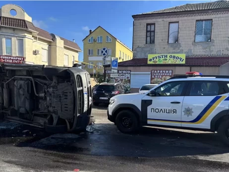 Перекинули бус, застосували кийки і сльозогінний газ - в Одеському ТЦК розповіли про напад на їхніх працівників