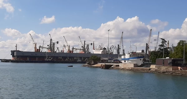 Дроны атаковали российский порт в Туапсе - поражен танкер и нефтетерминал