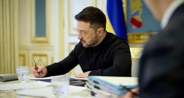 Президент підписав закон про тимчасове бронювання для влаштування на підприємства ОПК