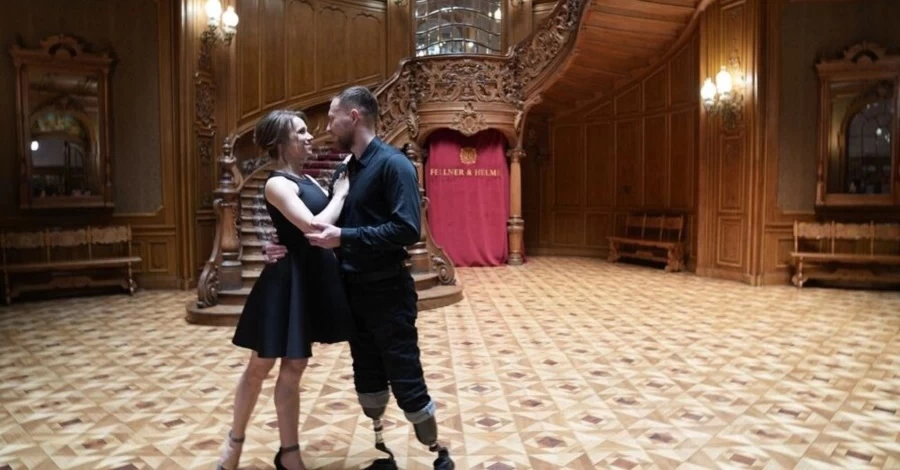 Танцює навіть на протезах: ветеран, який втратив обидві ноги, відкрив у Львові студію танцю