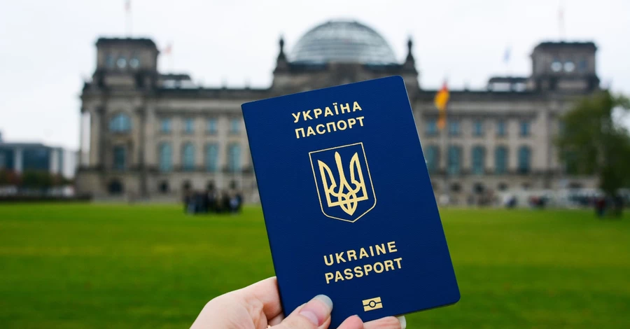 Статус беженца отменят: как украинцам легально остаться в ЕС после этого