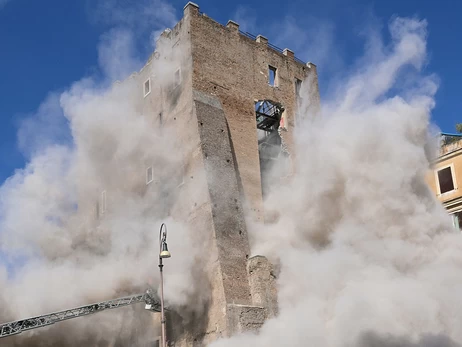 В Риме обрушилась средневековая башня вблизи Колизея, есть пострадавшие