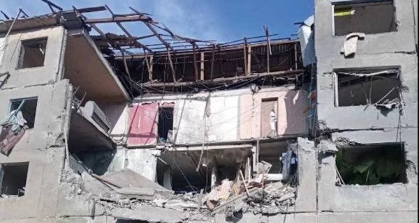 В Доброполье после авиаудара РФ спасатели вытащили мужчину из-под завалов