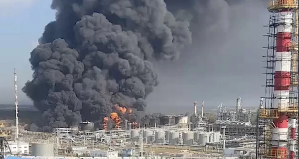 Дефицит топлива и простой НПЗ: как удары ВСУ ломают экономику России