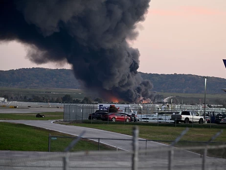 У США неподалік аеропорту розбився вантажний літак компанії UPS, загинули семеро людей