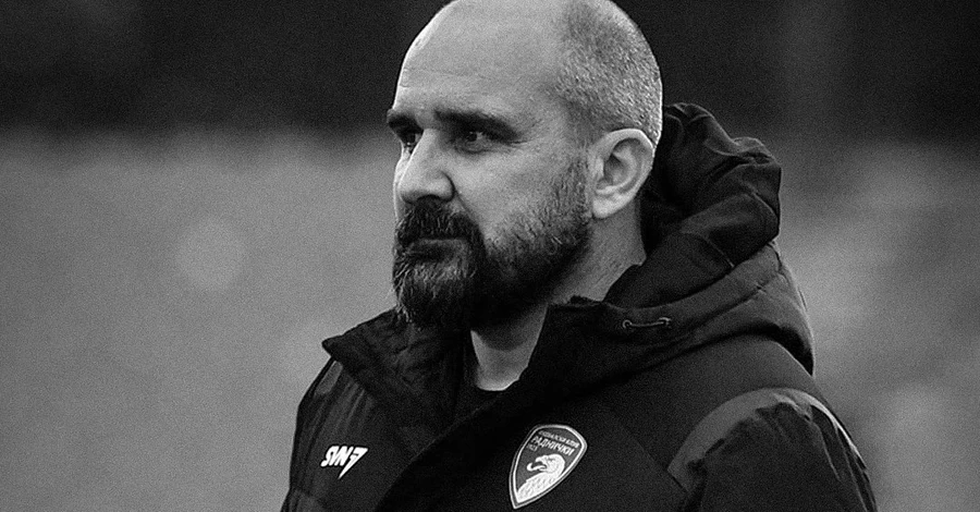 Тренер сербского футбольного клуба умер во время матча