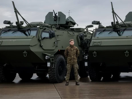Україна отримала від Латвії 21 бронетранспортер Patria 6x6