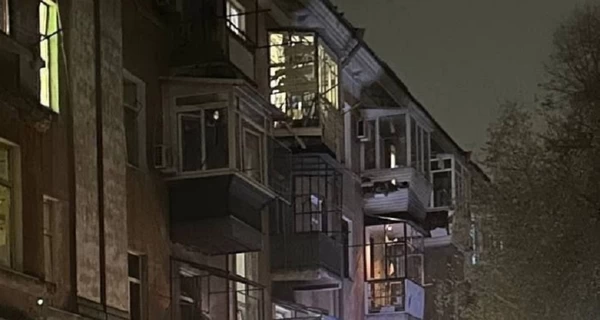 Россияне ударили беспилотником по многоэтажке в Днепре, есть травмированные