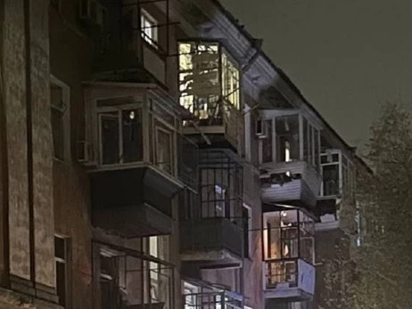 Россияне ударили беспилотником по многоэтажке в Днепре, есть травмированные