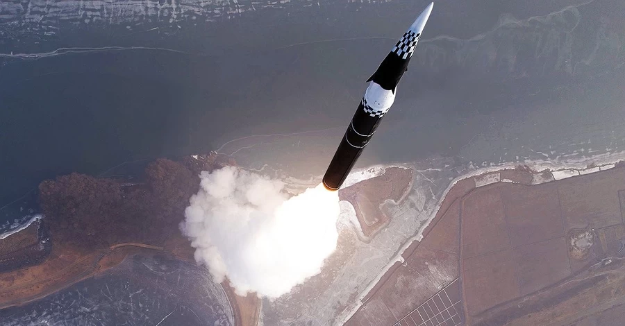 Северная Корея запустила баллистическую ракету в направлении Восточного моря