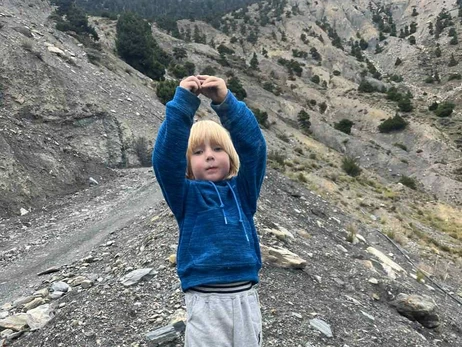 Українець у 3 роки самотужки піднявся до базового табору Евересту