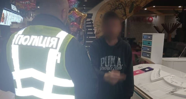 В Киеве нетрезвый мужчина бросил страйкбольную гранату в ТЦ Dream Yellow