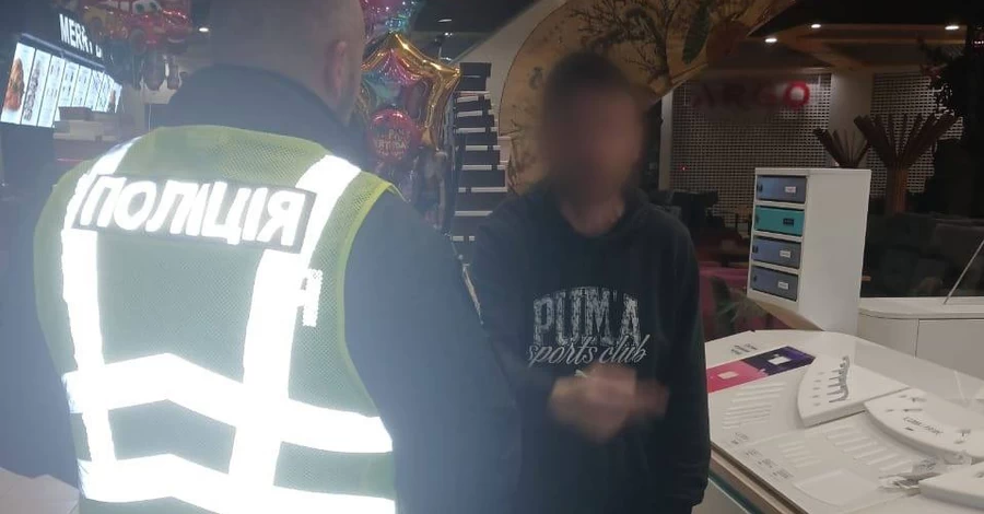 В Киеве нетрезвый мужчина бросил страйкбольную гранату в ТЦ Dream Yellow