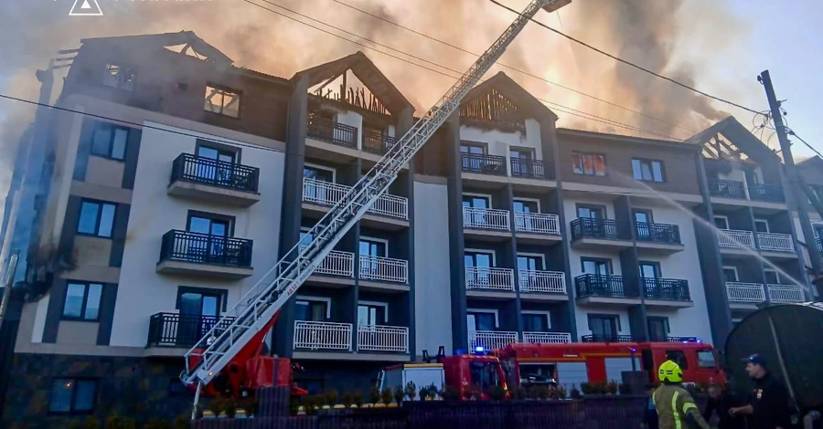 В Буковеле произошел крупный пожар в элитном отеле, гостей пришлось эвакуировать