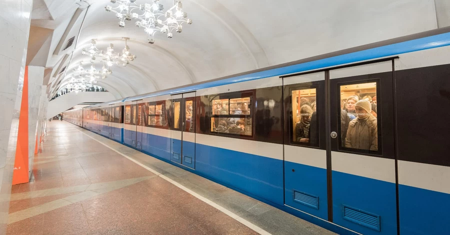 Метро у Харкові відновило роботу після того, як не працювало у вихідні