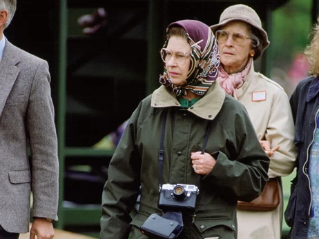 Украинская дизайнер Ксения Шнайдер создала куртки для бренда Barbour - его носила Елизавета II