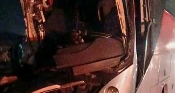 В Єгипті туристичний автобус зіткнувся з вантажівкою, є загиблі та багато травмованих