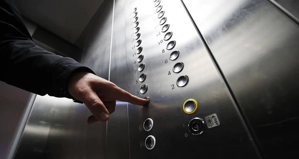 Новая коммунальная реальность: кто не сдал деньги на генератор, на лифте не ездит