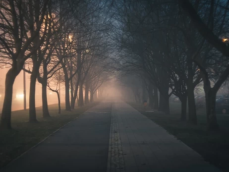 Мешканців західної України попередили про сильний туман та оголосили перший рівень небезпеки