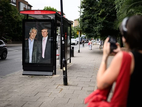 Эпштейн предлагал россиянам информацию о Трампе, - Politico