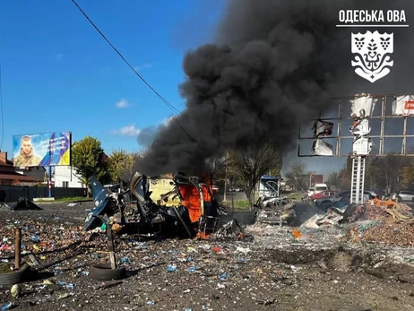 Россияне ударили дронами по рынку в Черноморске, двое людей погибли