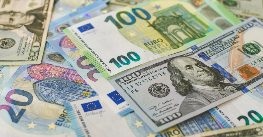 Доллар против евро: что будет с курсом до конца года