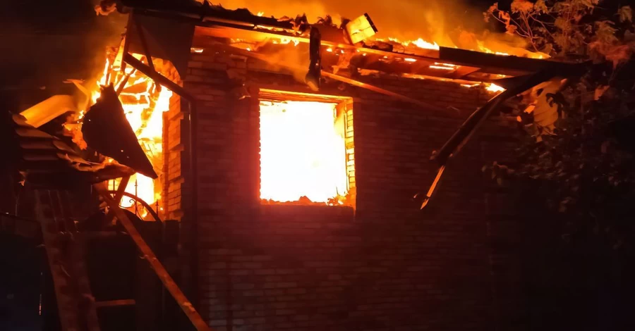 Россияне ночью атаковали дронами Днепр, в городе начались пожары