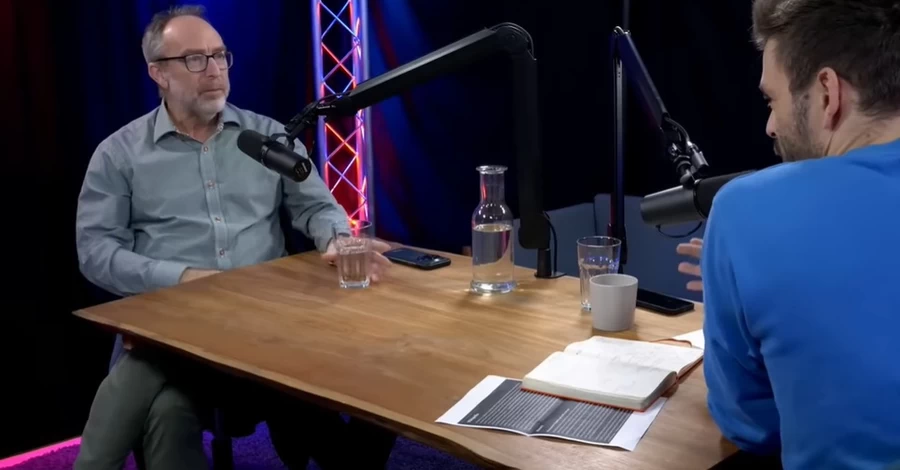 Основатель Wikipedia дал 45-секундное интервью, которое закончилось скандалом