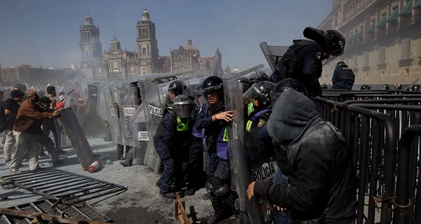 У Мексиці вбивство мера викликало протести покоління Z, постраждали 120 людей