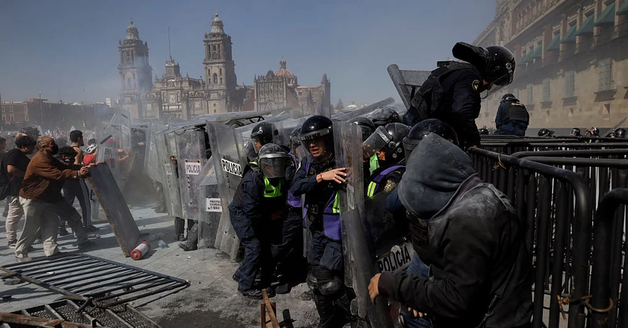 В Мексике убийство мэра вызвало протесты поколения Z, пострадали 120 человек