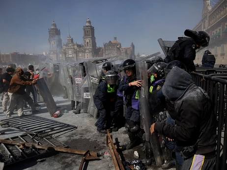 В Мексике убийство мэра вызвало протесты поколения Z, пострадали 120 человек