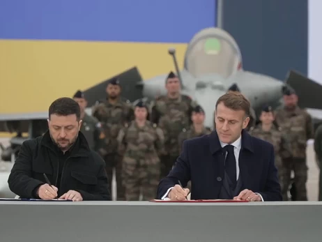 Зеленський у Франції підписав угоду про посилення бойової авіації та ППО