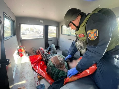   Росіяни атакували Нікополь - мінімум 5 постраждалих, чоловік у тяжкому стані