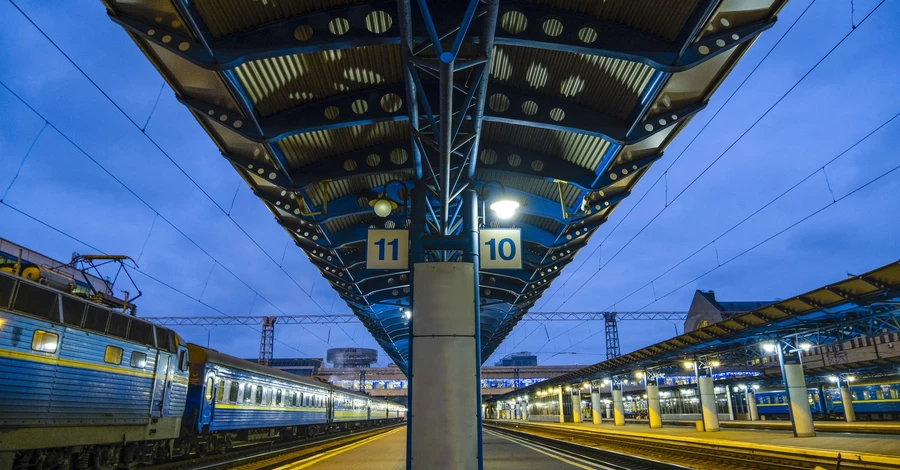 На Харківщині після обстрілів Укрзалізниця змінила маршрути ряду потягів