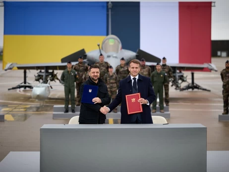 Зеленський у Європі: у Греції домовилися про газ, у Франції про літаки, в Іспанії - про гроші