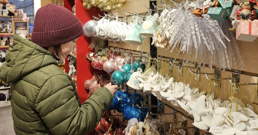 Символ 2026-го, шары известного керамиста и ретро: главные тренды елочных игрушек