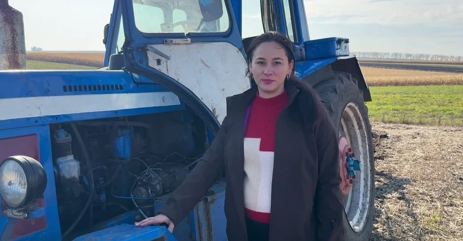 Вагітна на тракторі: як вчителька молодших класів стала зіркою тіктока