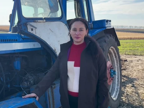 Беременная на тракторе: как учительница младших классов стала звездой тиктока