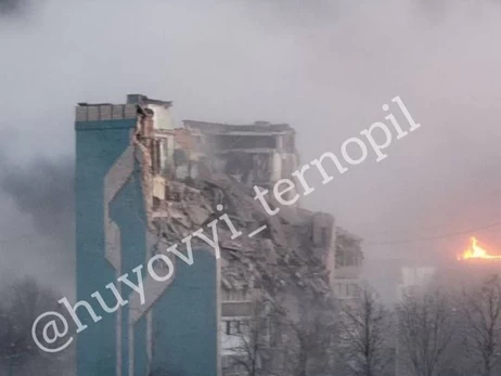 После российской атаки в Тернополе разрушена многоэтажка, во Львове – сильный пожар