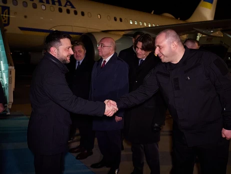 Зеленський вже в Туреччині, його зустрів Рустем Умеров